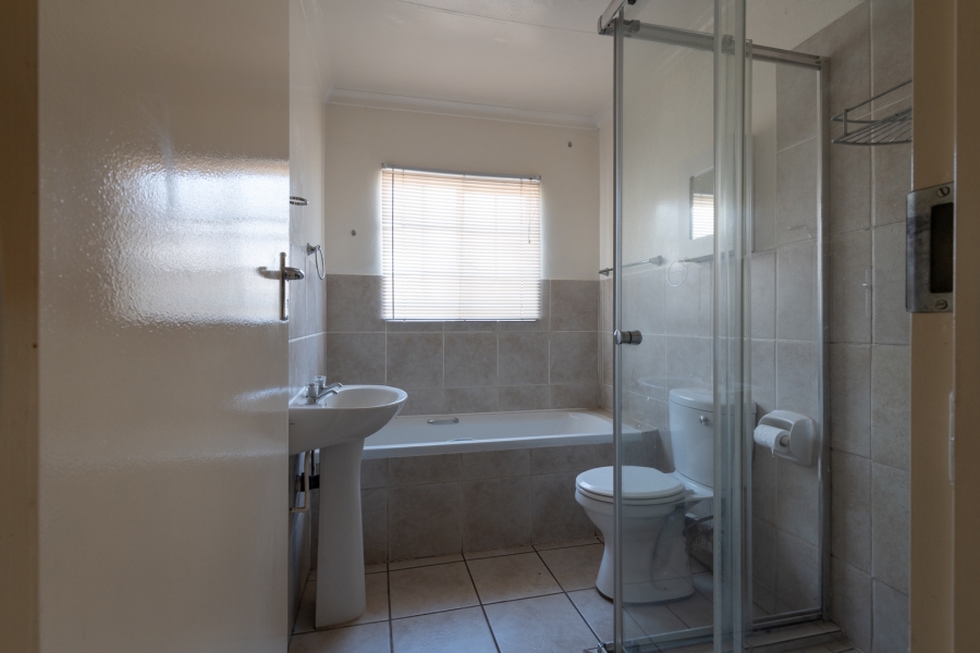 2 Bedroom Property for Sale in Rooihuiskraal North Gauteng