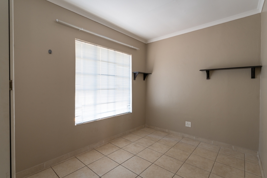 2 Bedroom Property for Sale in Rooihuiskraal North Gauteng