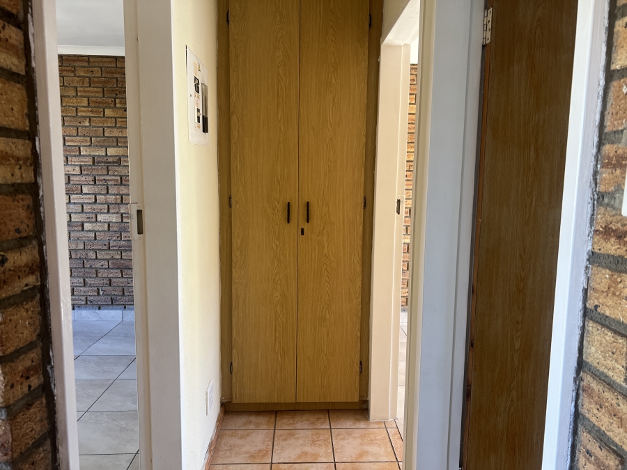 To Let 2 Bedroom Property for Rent in Rangeview Gauteng