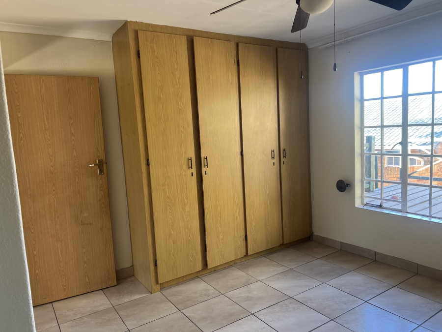 To Let 2 Bedroom Property for Rent in Rangeview Gauteng