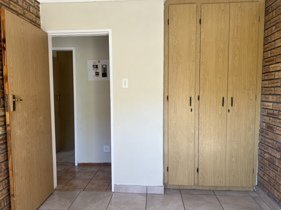 To Let 2 Bedroom Property for Rent in Rangeview Gauteng