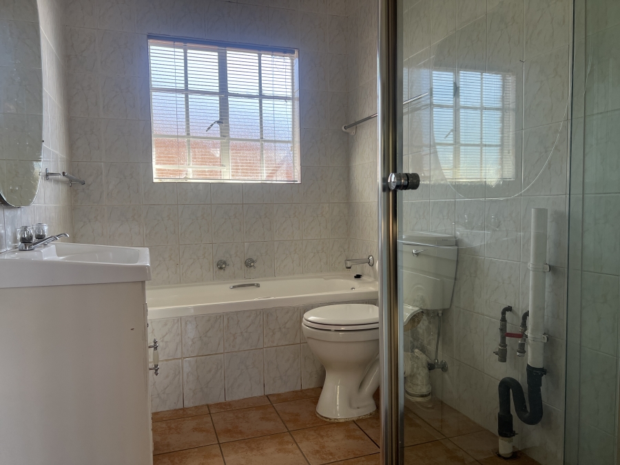 To Let 2 Bedroom Property for Rent in Rangeview Gauteng