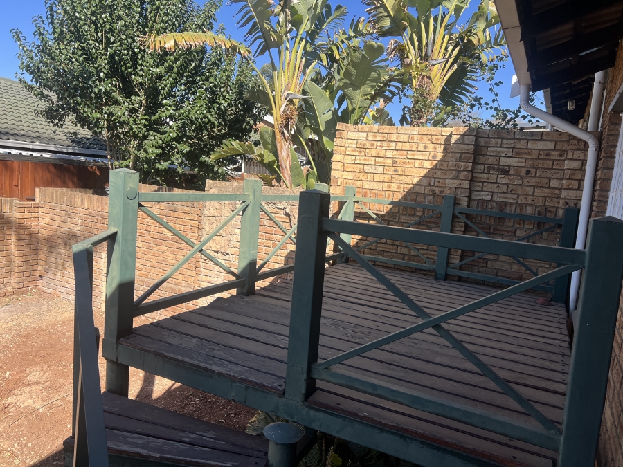 To Let 2 Bedroom Property for Rent in Rangeview Gauteng