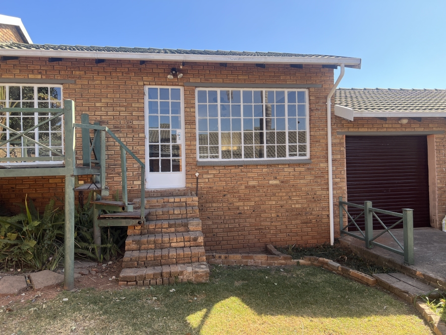 To Let 2 Bedroom Property for Rent in Rangeview Gauteng