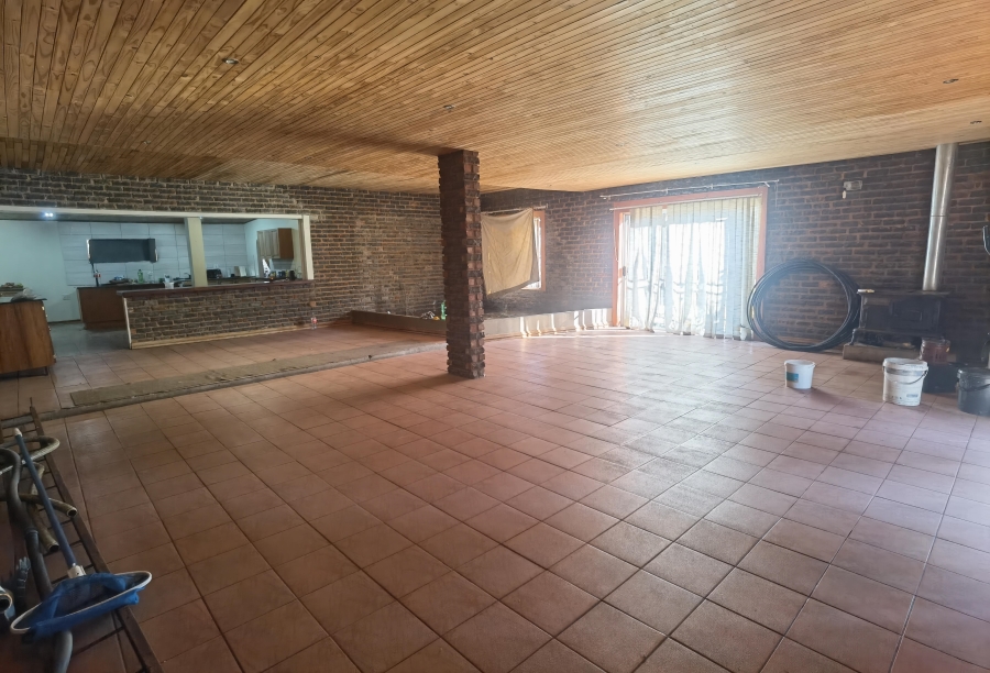 7 Bedroom Property for Sale in Kromdraai Gauteng