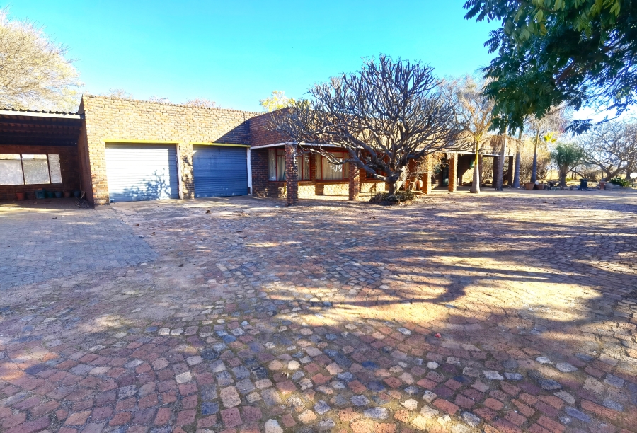 7 Bedroom Property for Sale in Kromdraai Gauteng