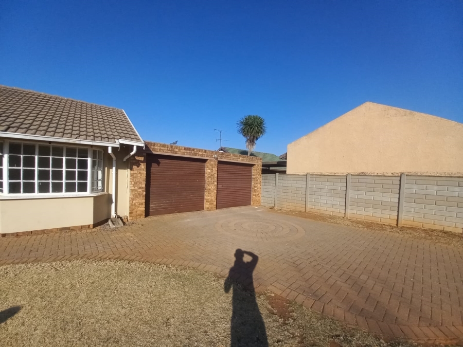 2 Bedroom Property for Sale in Leachville Gauteng