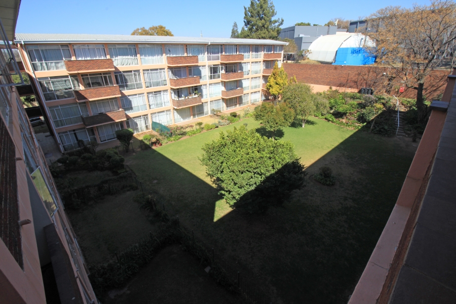 1 Bedroom Property for Sale in Kew Gauteng