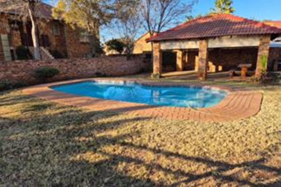 2 Bedroom Property for Sale in Theresa Park Gauteng