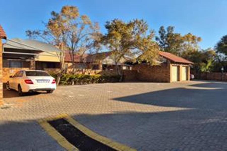 2 Bedroom Property for Sale in Theresa Park Gauteng