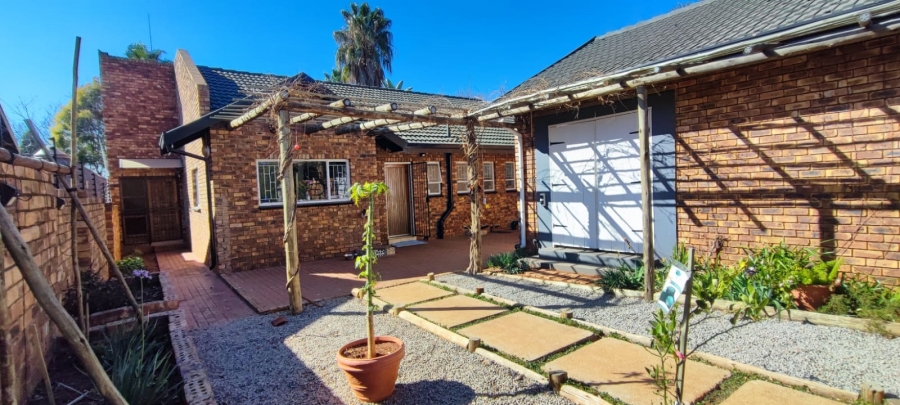 3 Bedroom Property for Sale in Rooihuiskraal Gauteng