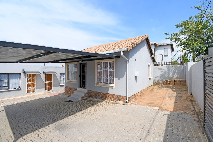 5 Bedroom Property for Sale in Cosmo City Gauteng