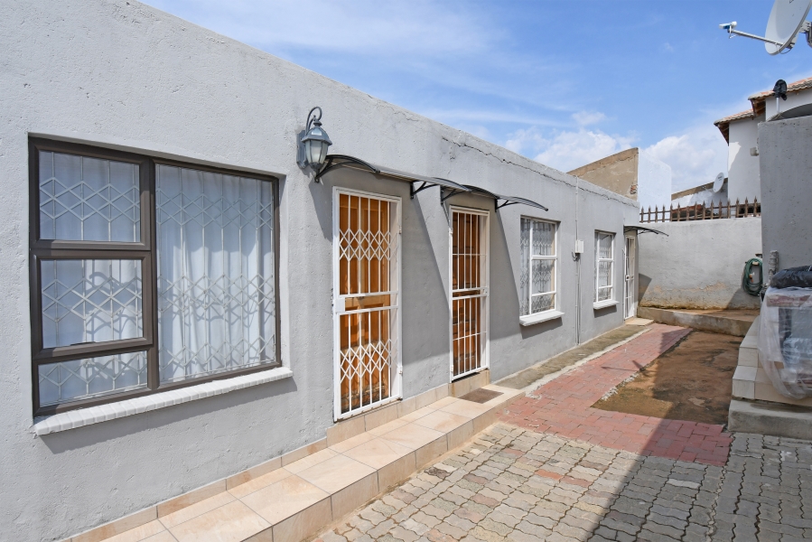 5 Bedroom Property for Sale in Cosmo City Gauteng