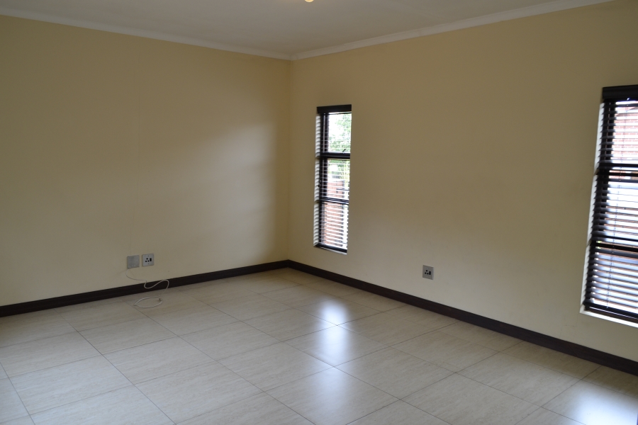 5 Bedroom Property for Sale in Greenstone Hill Gauteng