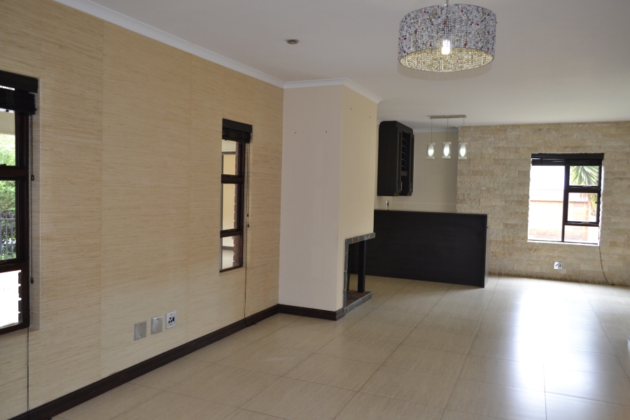 5 Bedroom Property for Sale in Greenstone Hill Gauteng