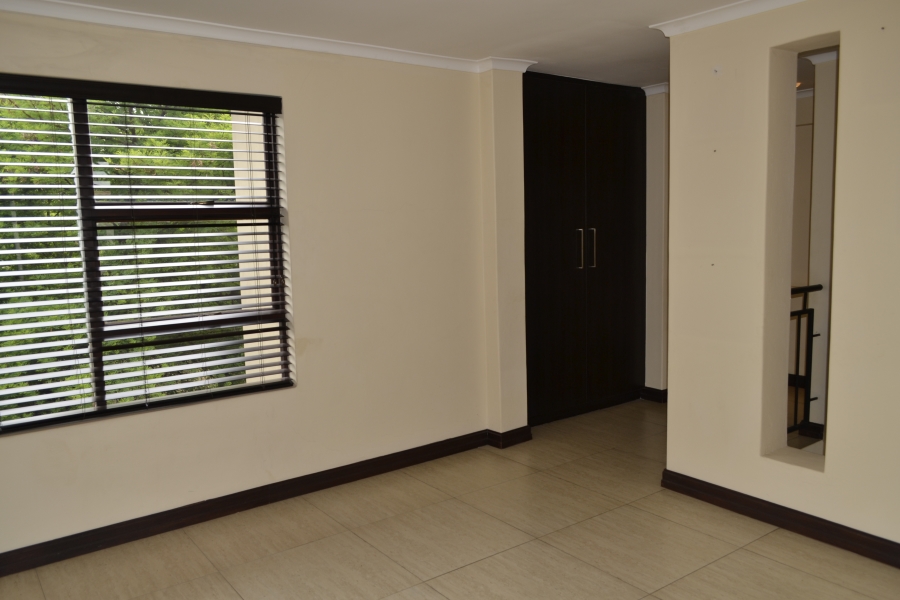 5 Bedroom Property for Sale in Greenstone Hill Gauteng