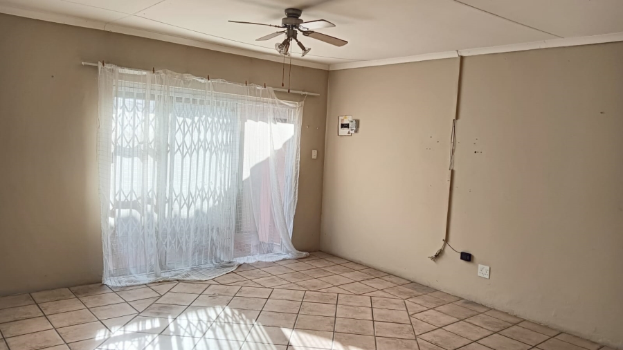 To Let 2 Bedroom Property for Rent in Glen Marais Gauteng