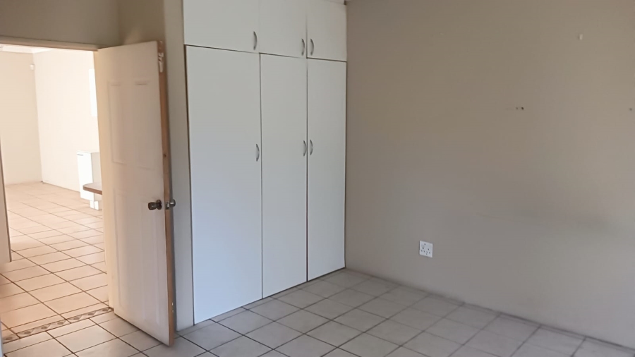 To Let 2 Bedroom Property for Rent in Glen Marais Gauteng