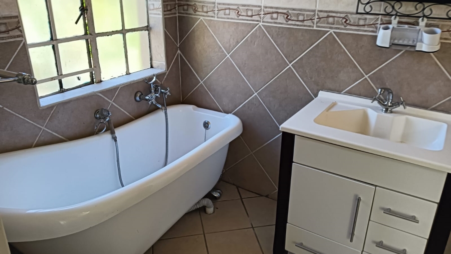 To Let 2 Bedroom Property for Rent in Glen Marais Gauteng