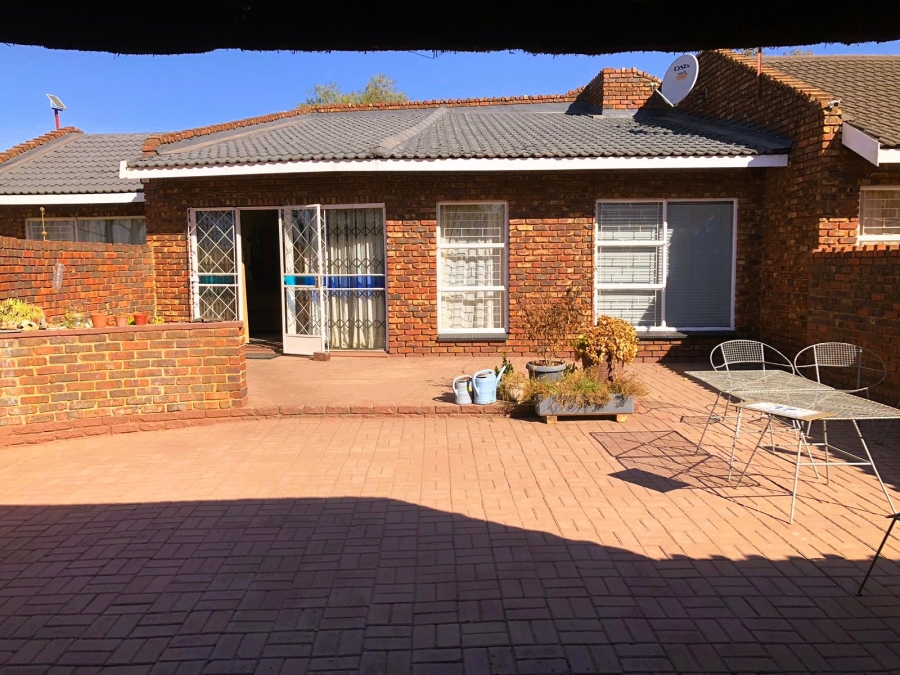 3 Bedroom Property for Sale in Van Der Merwes Kroon Gauteng