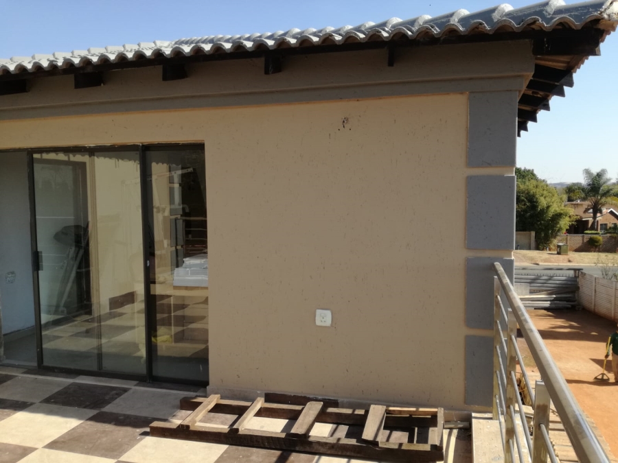 6 Bedroom Property for Sale in Birch Acres Gauteng