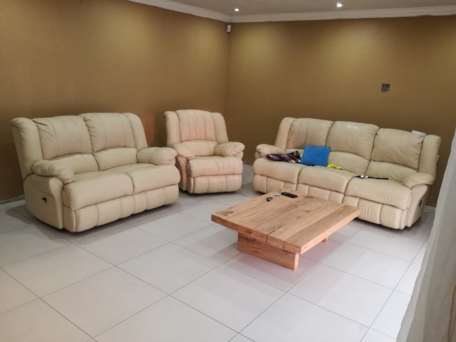 6 Bedroom Property for Sale in Birch Acres Gauteng