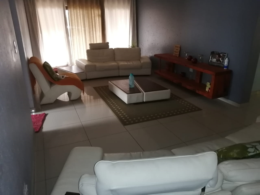 6 Bedroom Property for Sale in Birch Acres Gauteng