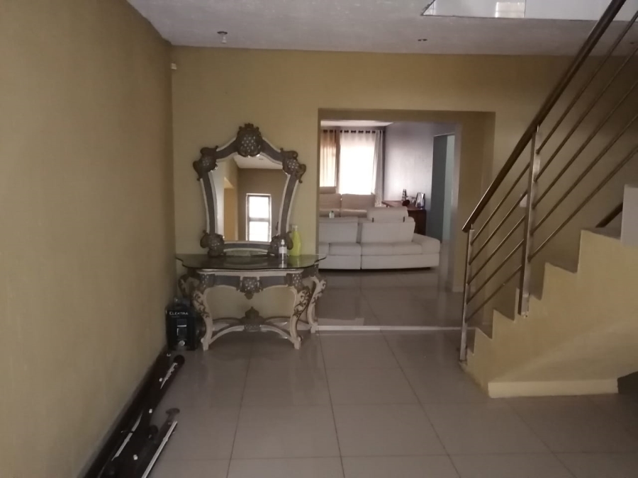 6 Bedroom Property for Sale in Birch Acres Gauteng