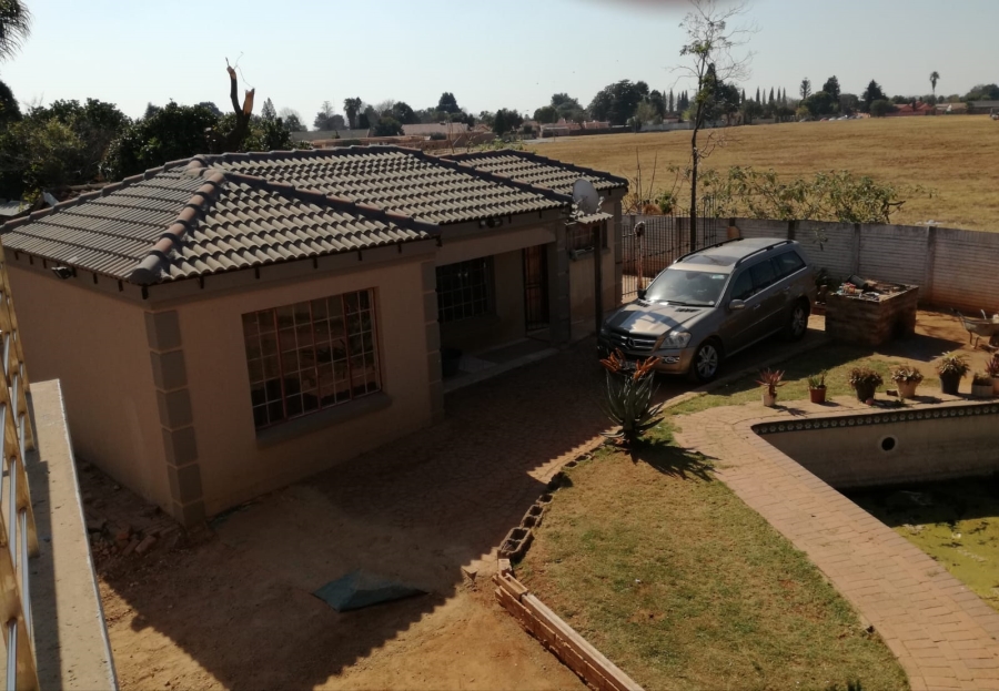 6 Bedroom Property for Sale in Birch Acres Gauteng