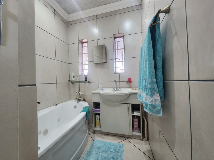 3 Bedroom Property for Sale in Vanderbijlpark SE 6 Gauteng