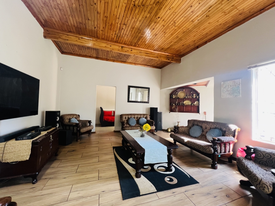 3 Bedroom Property for Sale in Fontainebleau Gauteng