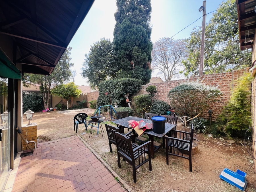 3 Bedroom Property for Sale in Fontainebleau Gauteng