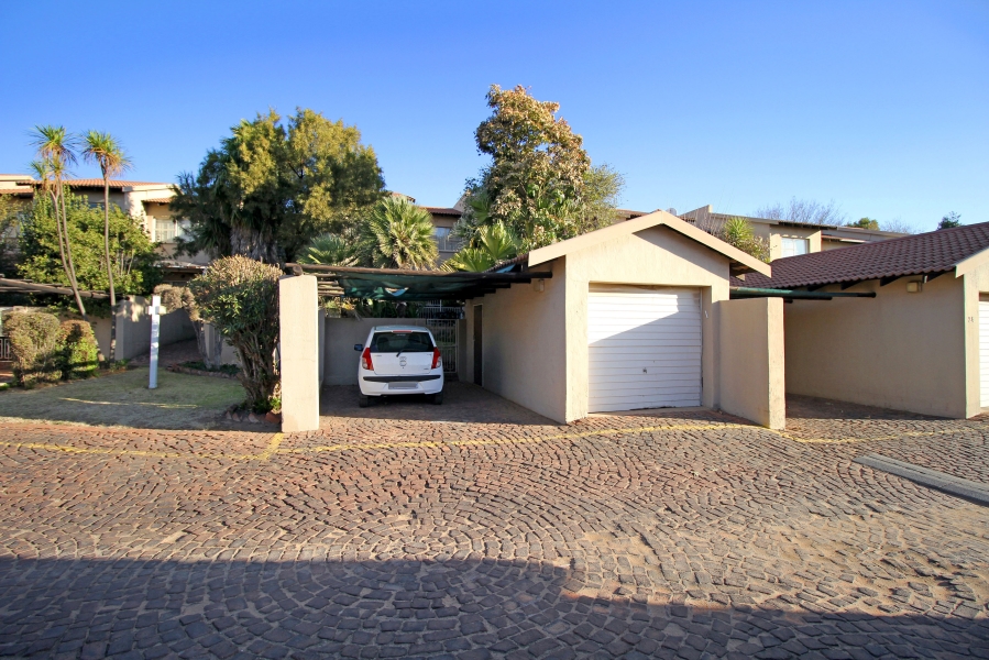 4 Bedroom Property for Sale in Corlett Gardens Gauteng