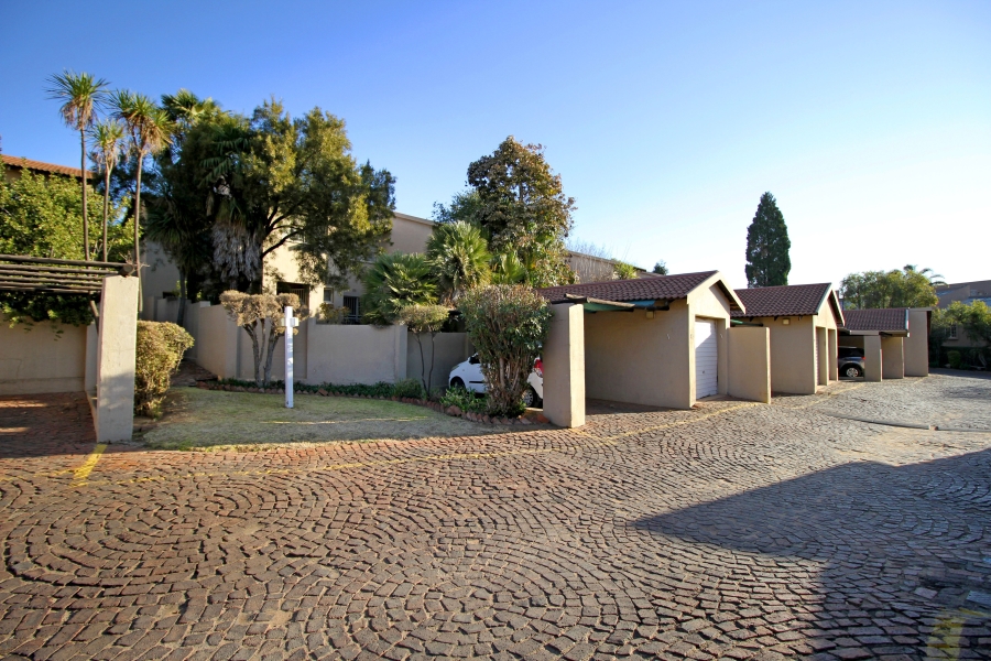 4 Bedroom Property for Sale in Corlett Gardens Gauteng