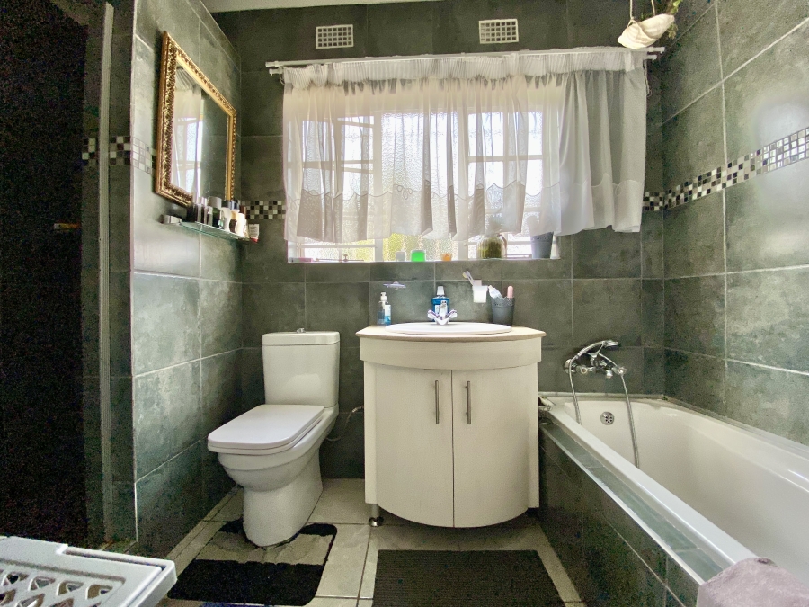 3 Bedroom Property for Sale in Eden Glen Gauteng