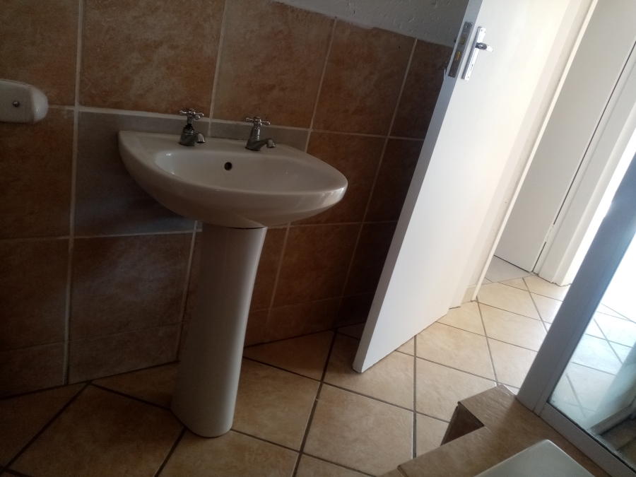 2 Bedroom Property for Sale in Eveleigh Gauteng