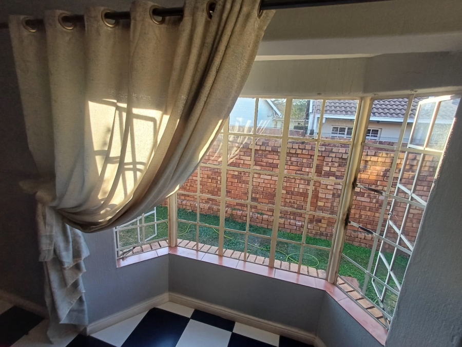 3 Bedroom Property for Sale in Die Hoewes Gauteng