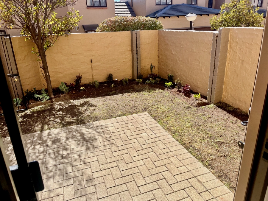 To Let 2 Bedroom Property for Rent in Noordwyk Gauteng