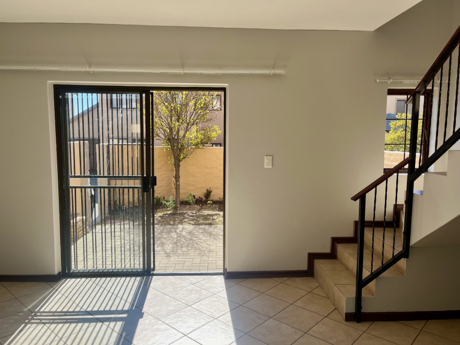 To Let 2 Bedroom Property for Rent in Noordwyk Gauteng