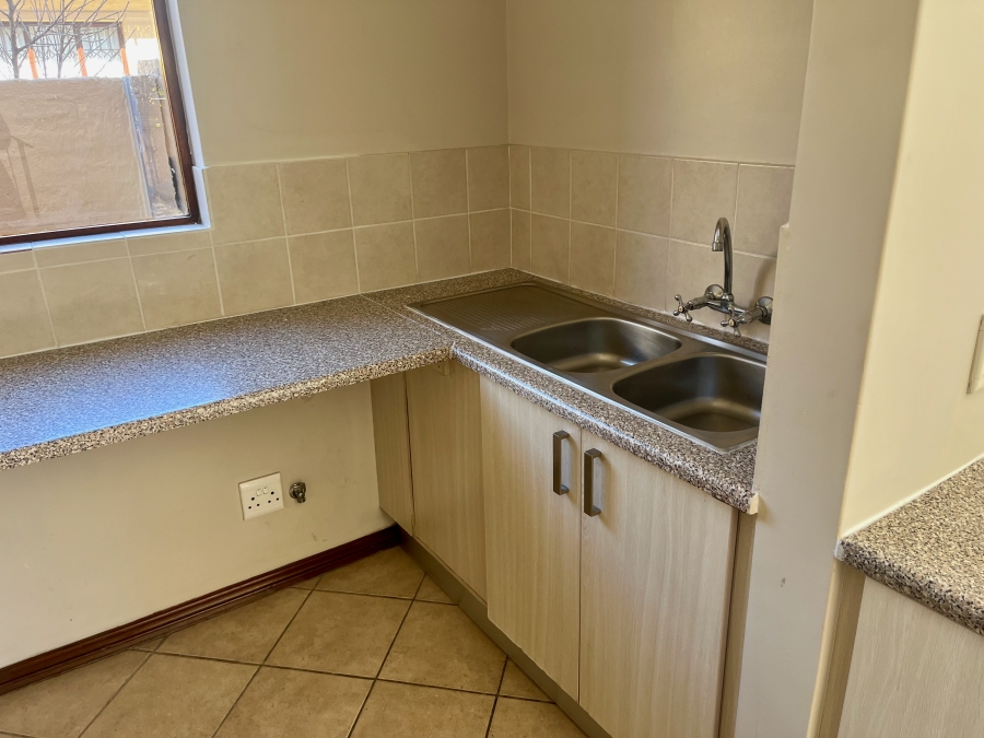 To Let 2 Bedroom Property for Rent in Noordwyk Gauteng