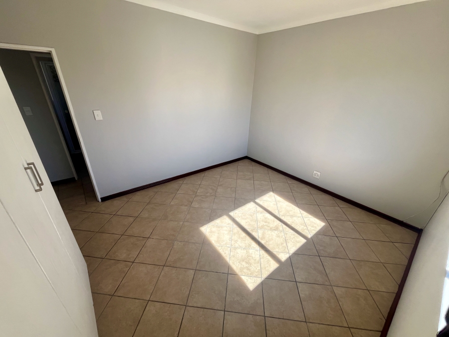 To Let 2 Bedroom Property for Rent in Noordwyk Gauteng