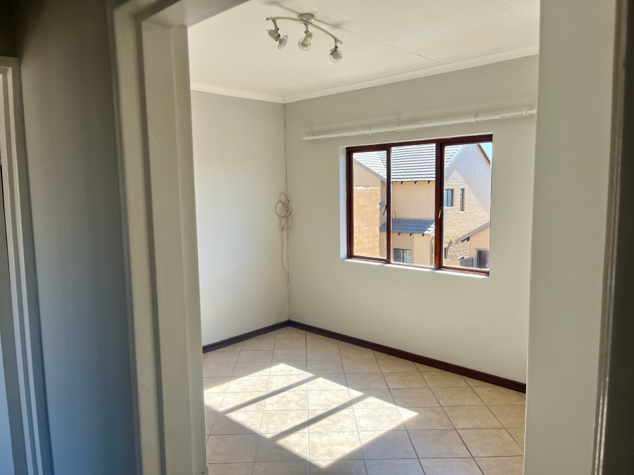 To Let 2 Bedroom Property for Rent in Noordwyk Gauteng