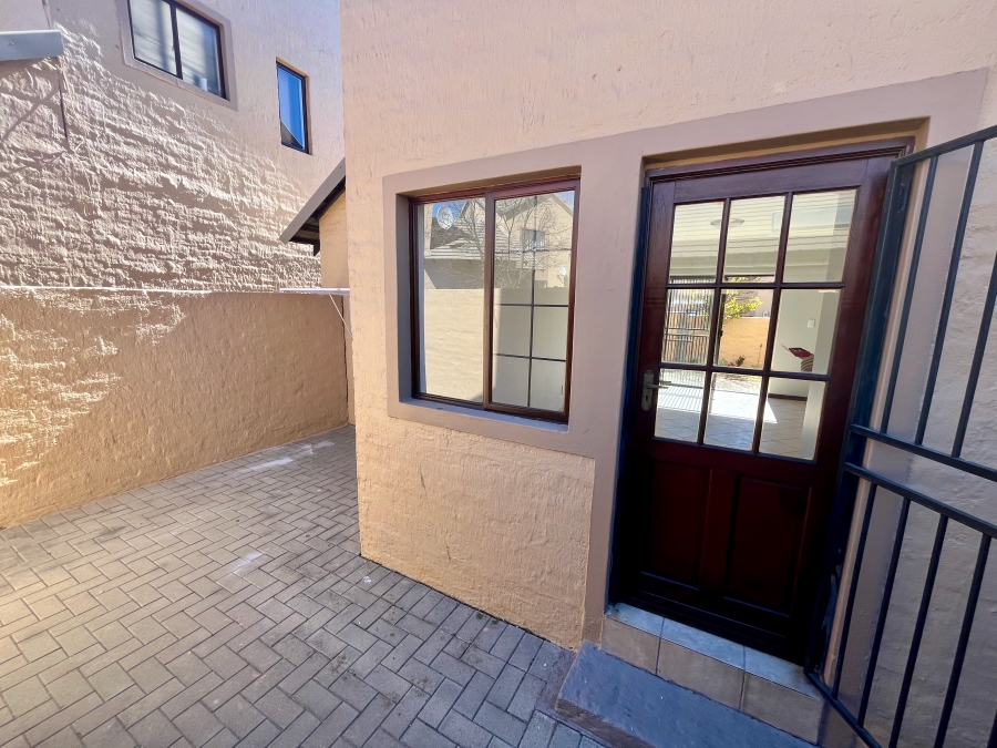 To Let 2 Bedroom Property for Rent in Noordwyk Gauteng