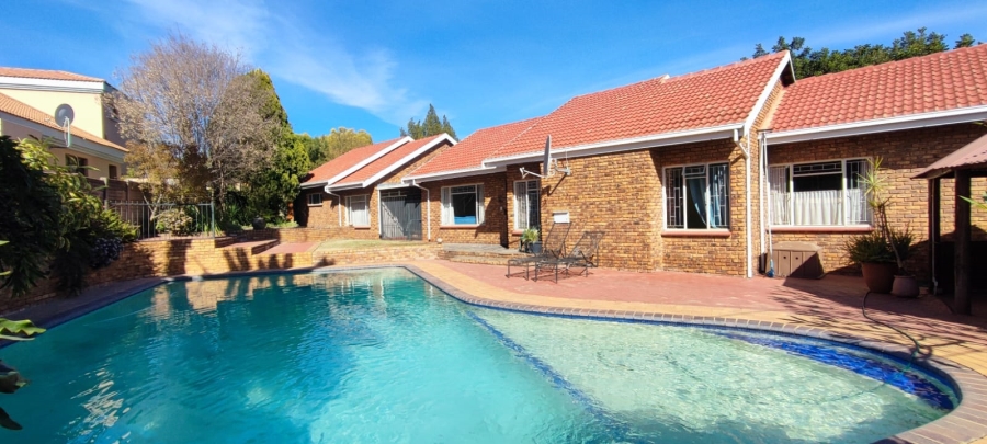 4 Bedroom Property for Sale in Rooihuiskraal Gauteng