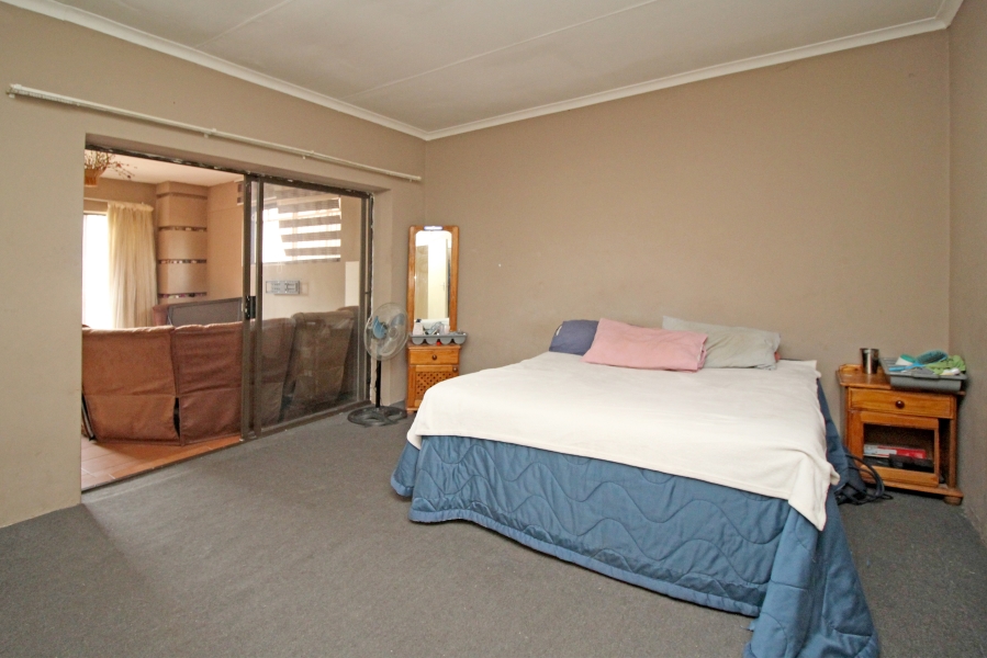 5 Bedroom Property for Sale in Homestead Park Gauteng