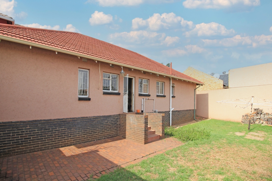 5 Bedroom Property for Sale in Homestead Park Gauteng