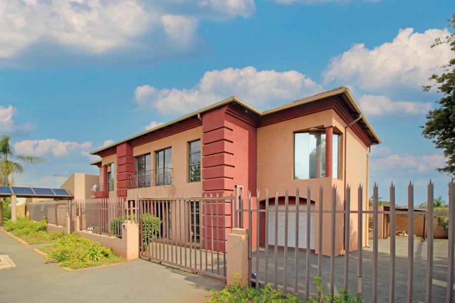 5 Bedroom Property for Sale in Homestead Park Gauteng