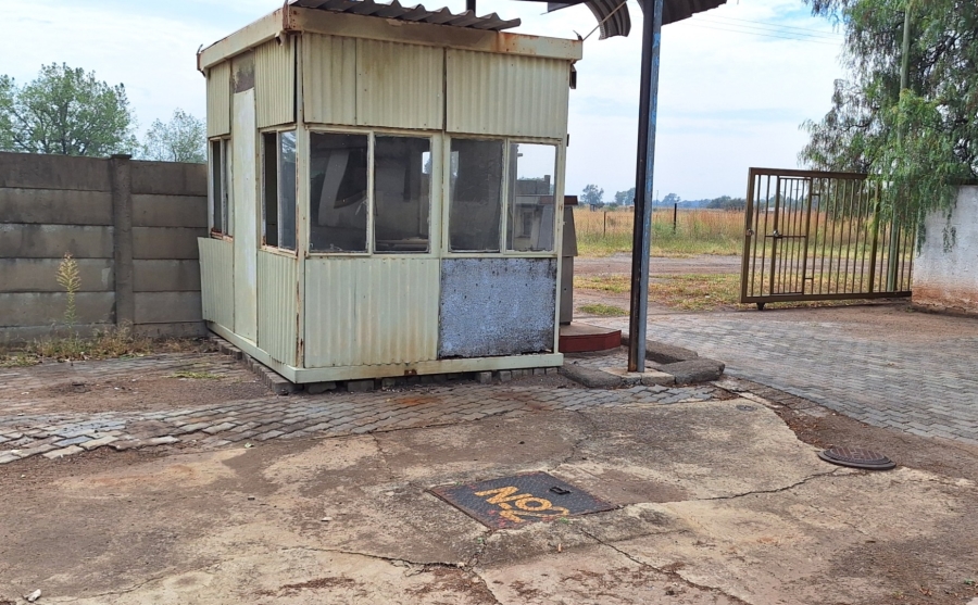 3 Bedroom Property for Sale in Theoville Gauteng