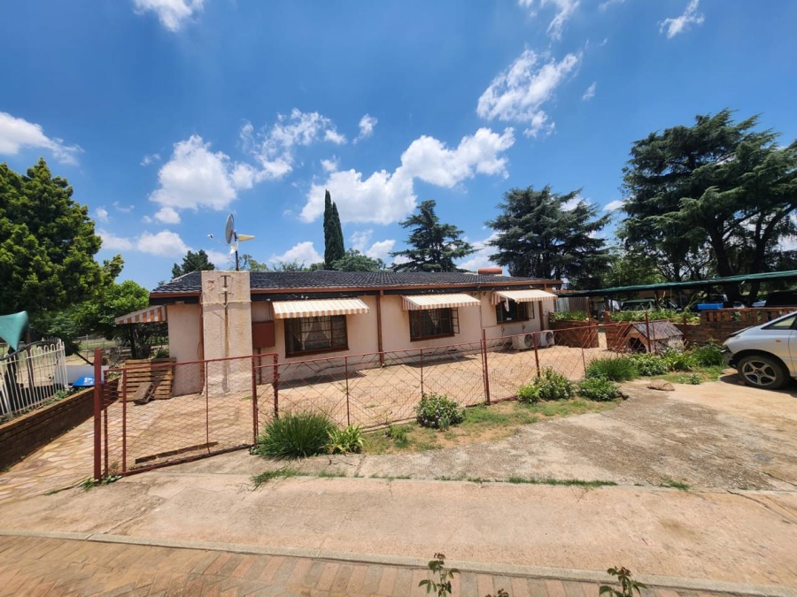 7 Bedroom Property for Sale in Walker Fruit Farms Gauteng