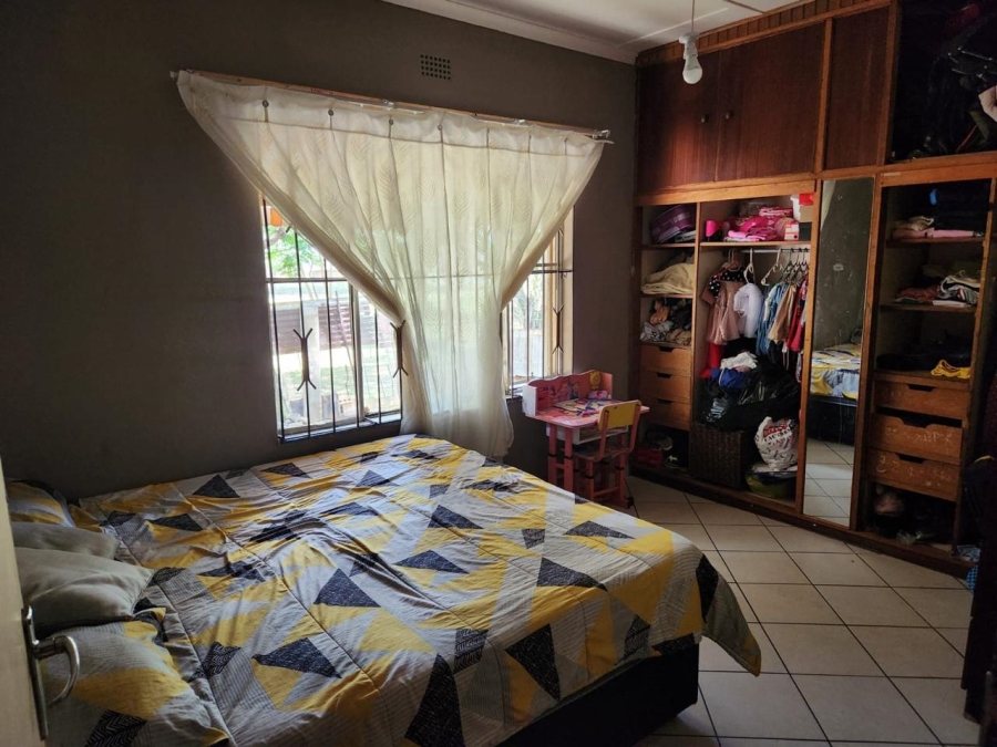 7 Bedroom Property for Sale in Walker Fruit Farms Gauteng